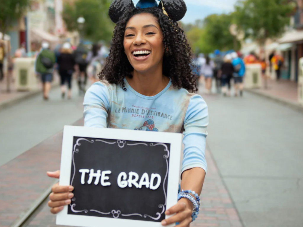 Captura tu momento de graduación de Disneyland