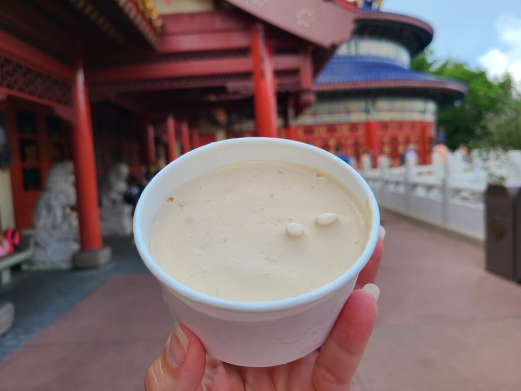 Helado de caramelo y jengibre de Lotus Blossom Cafe en Epcot