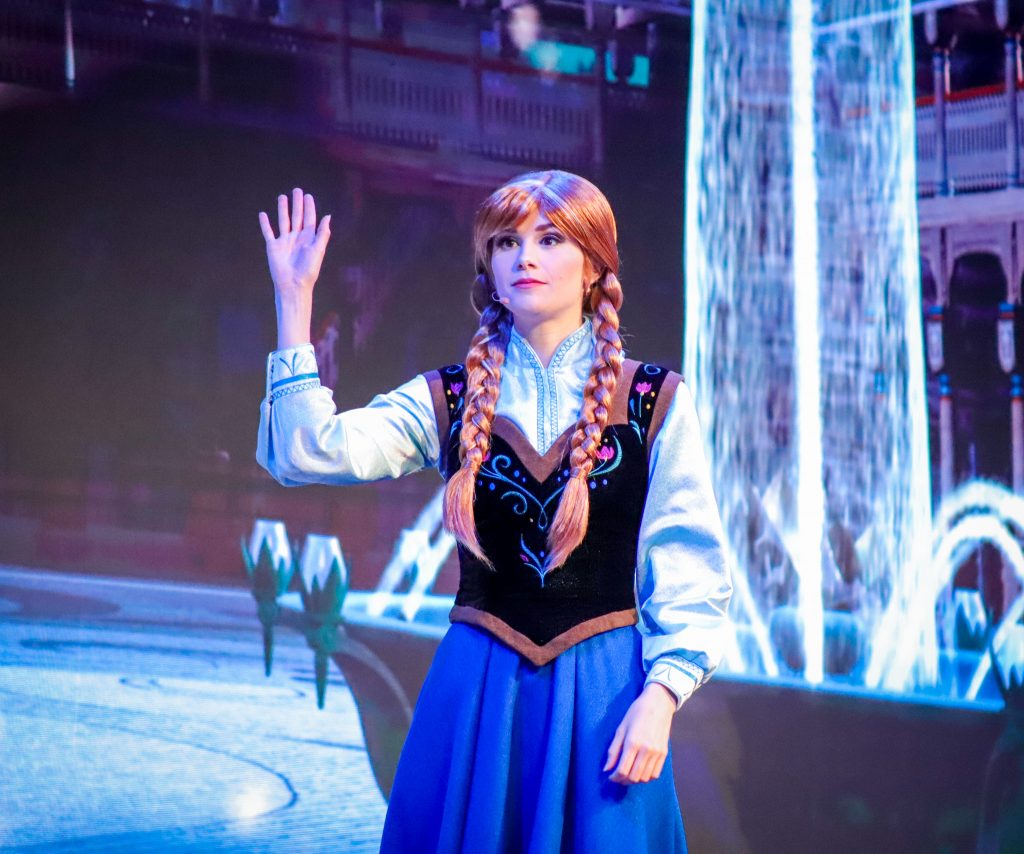 Por primera vez en Forever: una celebración de Frozen Sing-Along Anna