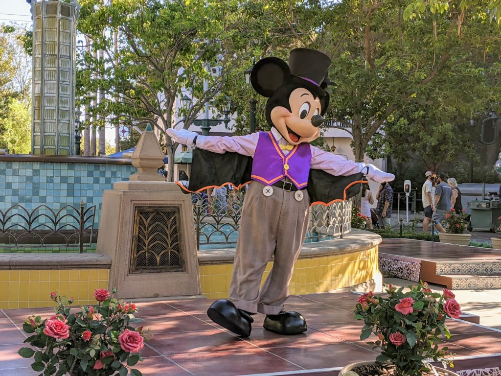 Mickey Mouse en Disney California Adventure con su disfraz