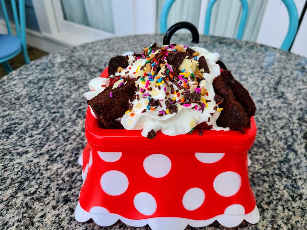 Minnie Sink at Beaches & Cream To Go