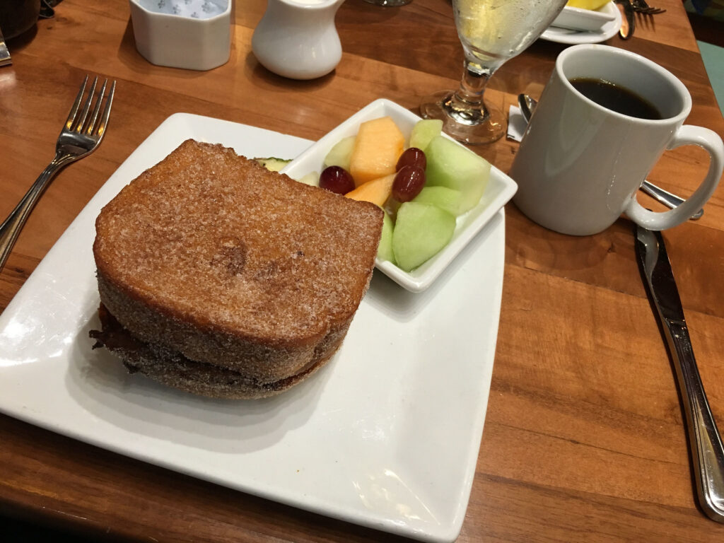 Tonga Toast de Kona Cafe en Disney's Polynesian Village Resort