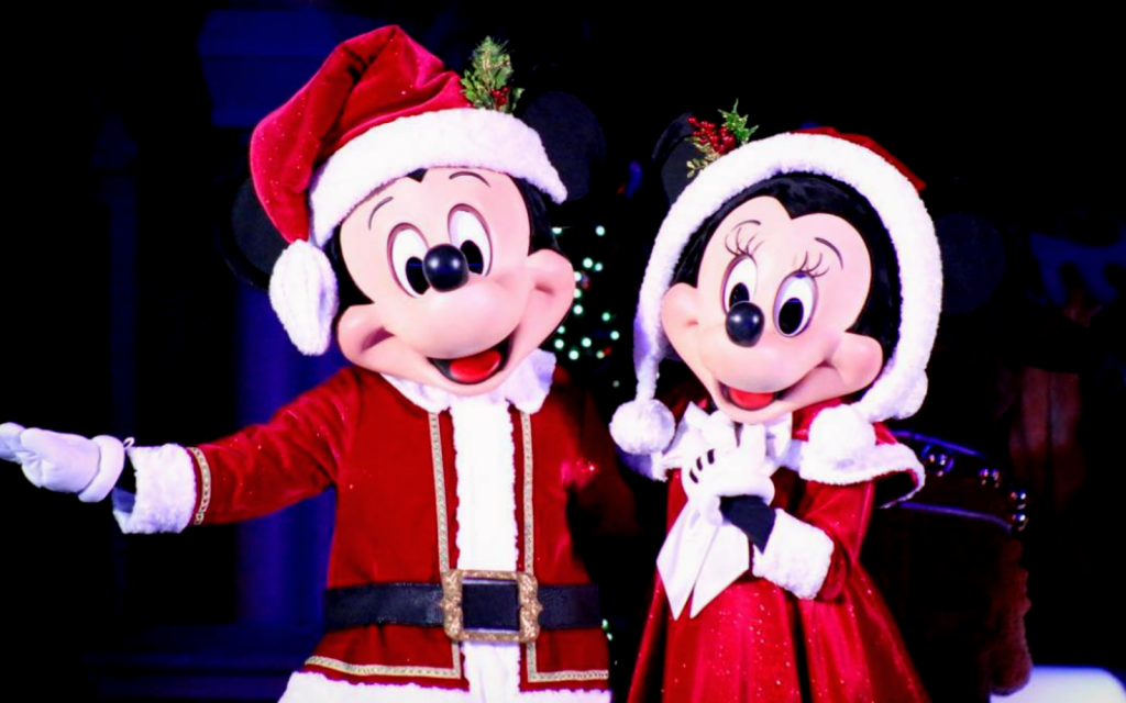 Mickey y Minnie en Mickey's Very Merry Christmas Party Disney