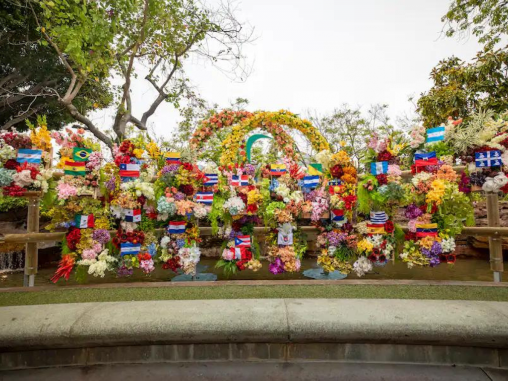 Exhibición floral de Encanto Downtown Disney