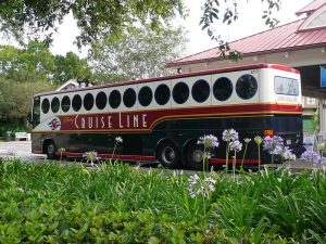 Autobús de la línea de cruceros de Disney