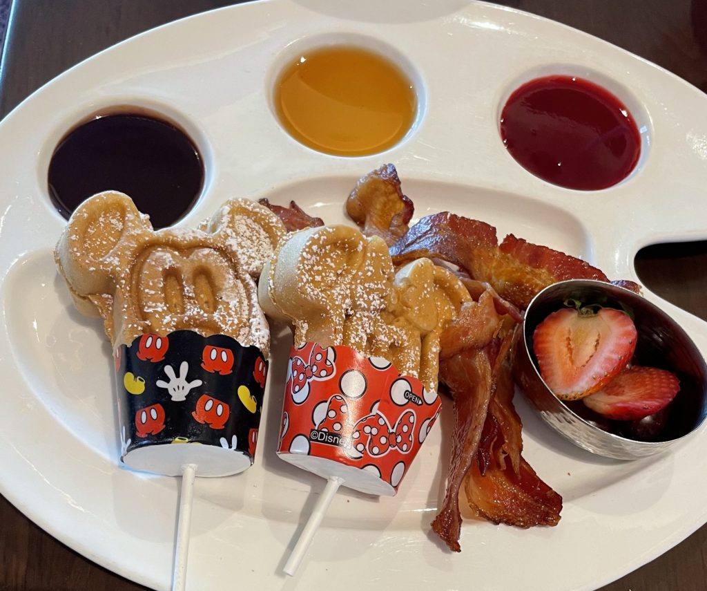 Disney Riviera Resort Desayuno Mickey Waffle Dippers