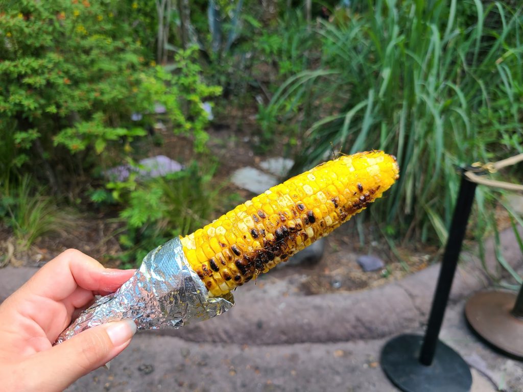 Maíz a la parrilla del mercado de frutas de Harambe