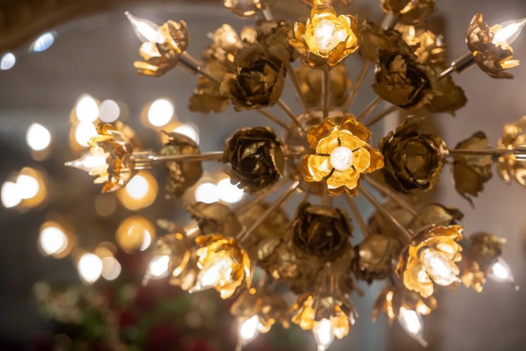 victoria-alberts-chandelier-2