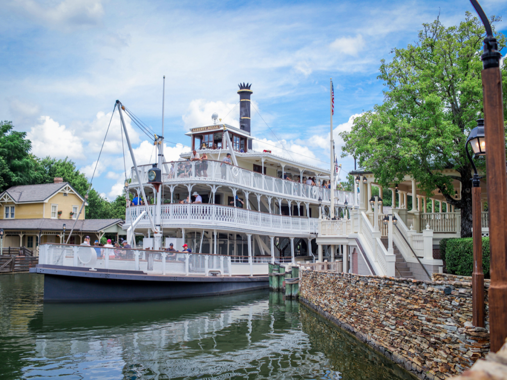 Barco fluvial Liberty Square Magic Kingdom.