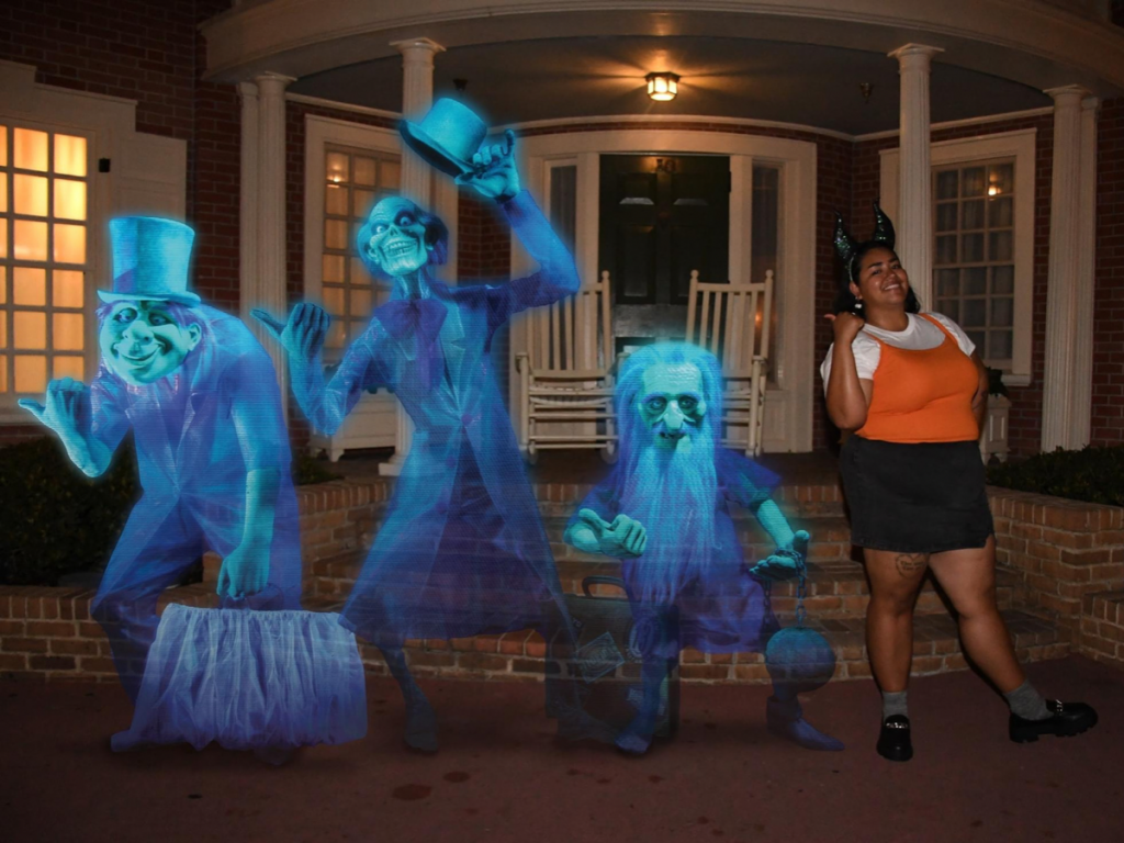 Mnsshp Hitchhiking Ghost Photo op 