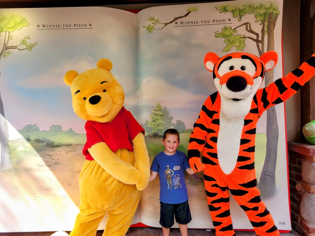 Lincoln meeting Winnie the Pooh and Tigger