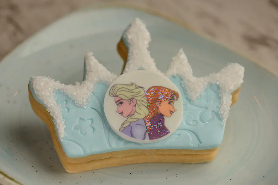 Anna and Elsa Cookie at Kringla Bakeri Og Kafe