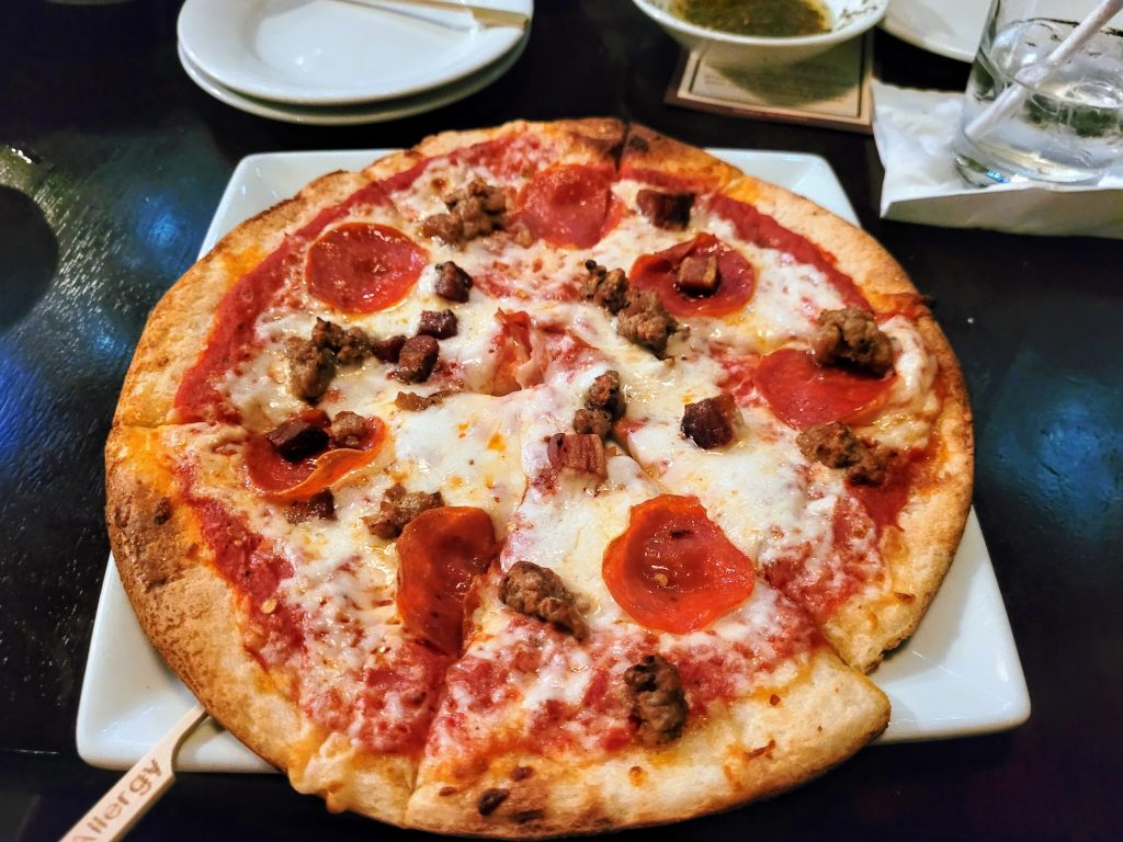 Pan plano de Carne d'Italia del Ristorante Italiano de Mama Melrose