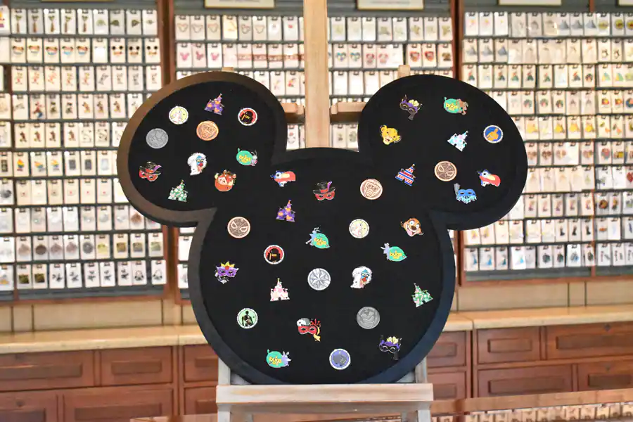 disney pin trading: why it rocks for families - teach mama