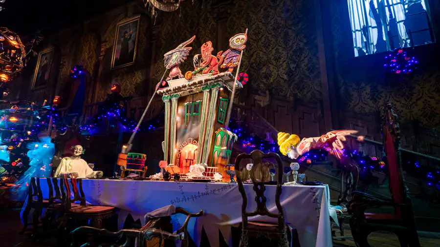 The Haunted Mansion Gingerbread House en Disneyland Park's Haunted Mansion