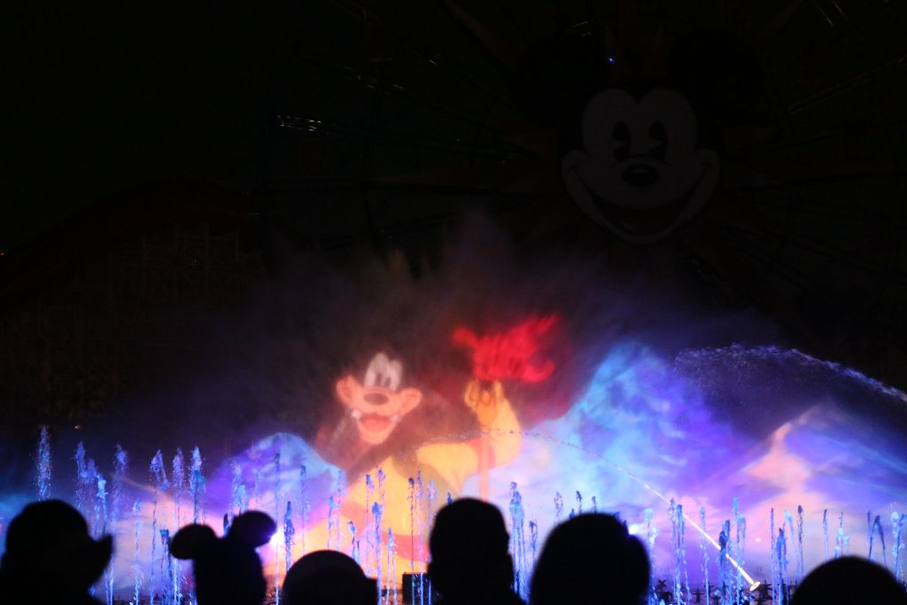 Goofy apareciendo en World of Color- Season of Light!, foto de Bobby Asen