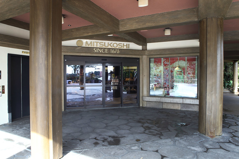 Mitsukoshi Entrance