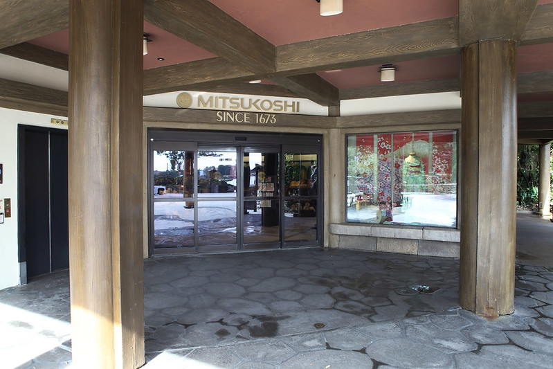 Entrada Mitsukoshi