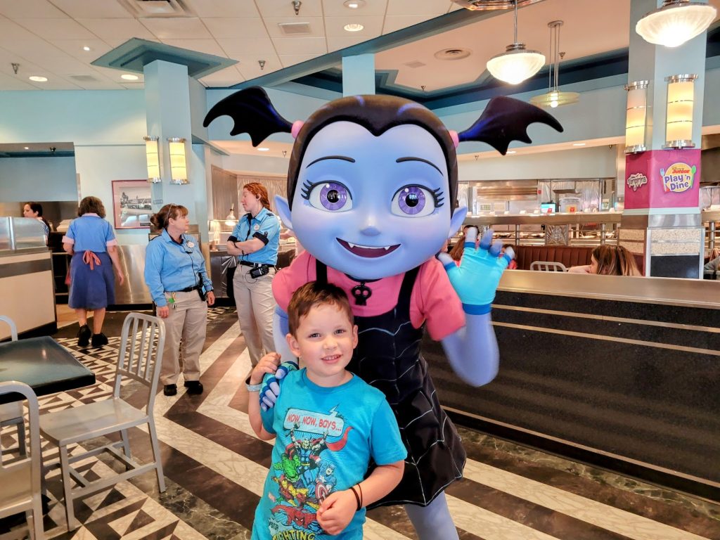 Vampirina HollyWood & Vine Desayuno con personajes