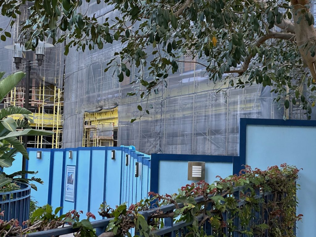 Cerca de la construcción de villas en el hotel Disneyland