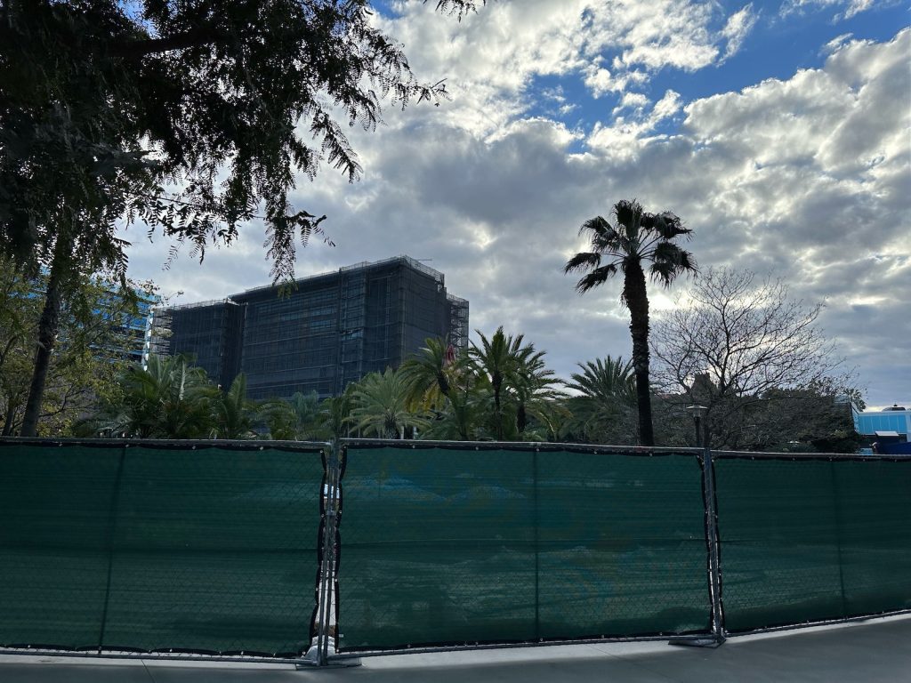 Villas en Disneyland Hotel Construction Tower & Fence