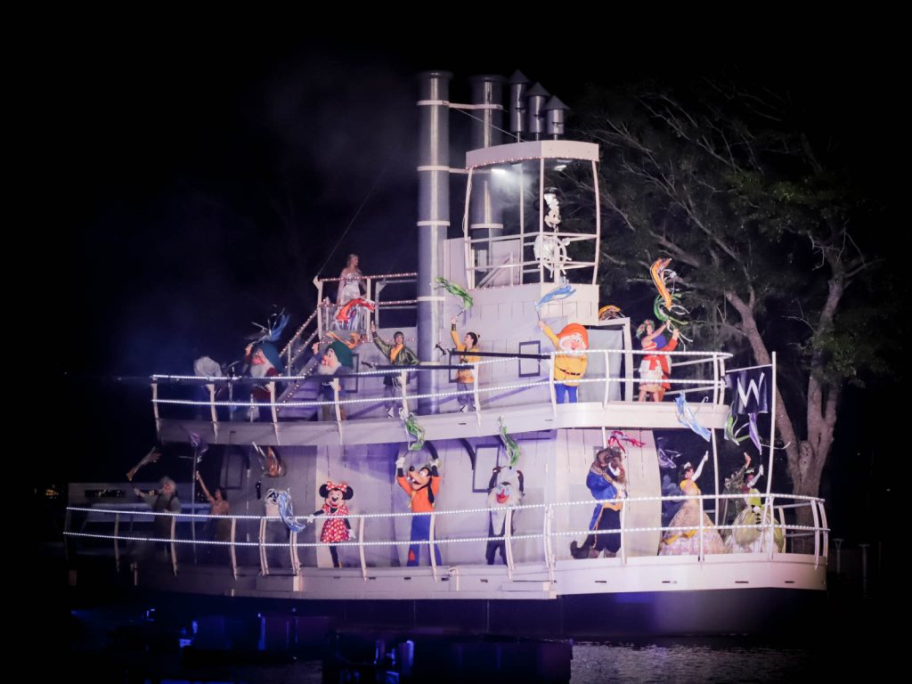 Fantasmic Steamboat