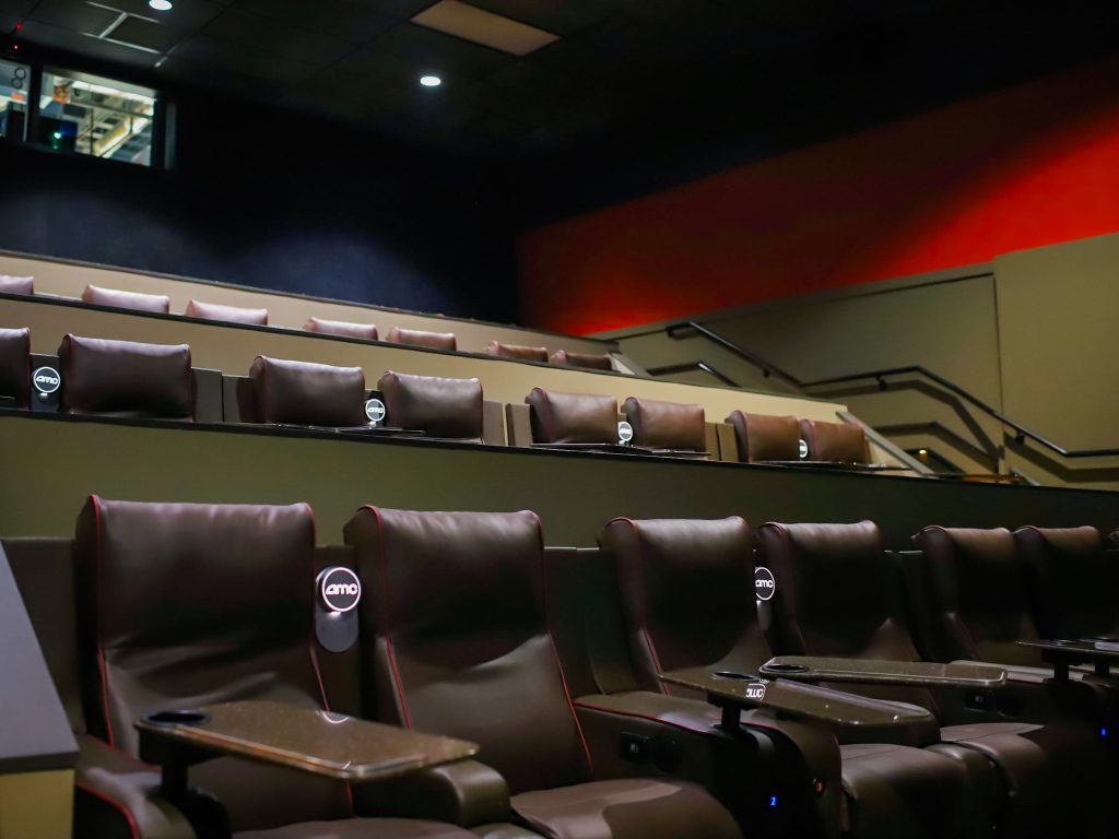 AMC DINE-IN Disney Springs 24: El cine más mágico del mundo - DVC Ventas