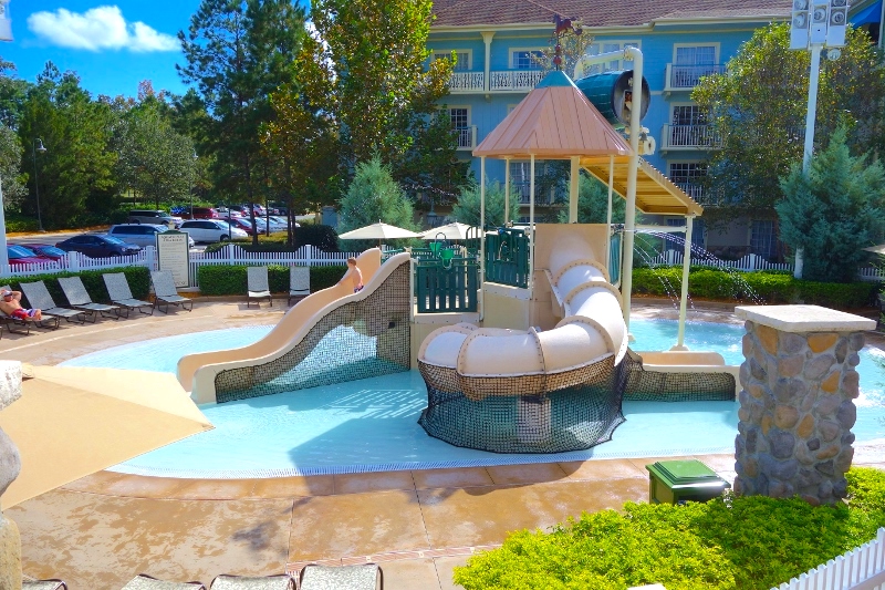 water play area at Paddock Pool