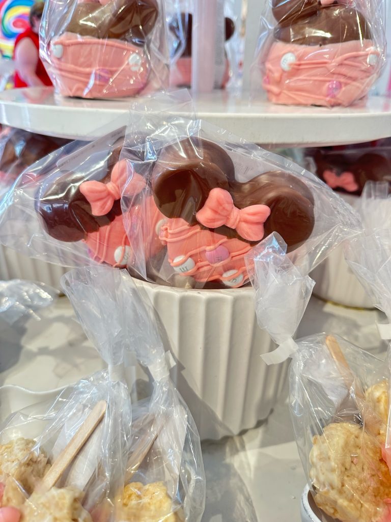 Main Street Confectionery Introduces New Treats For Mothers Day At Magic Kingdom Dvc Shop