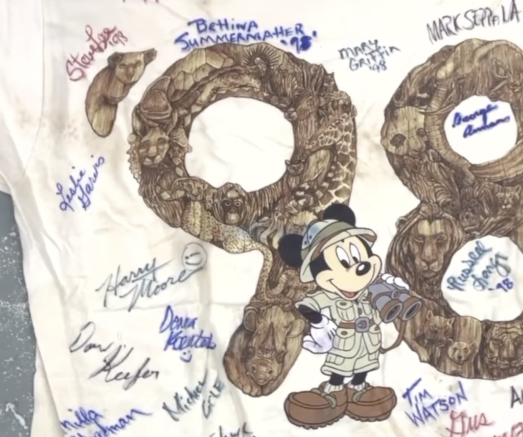 Camisa firmada de Animal Kingdom 1998 Time Capsule