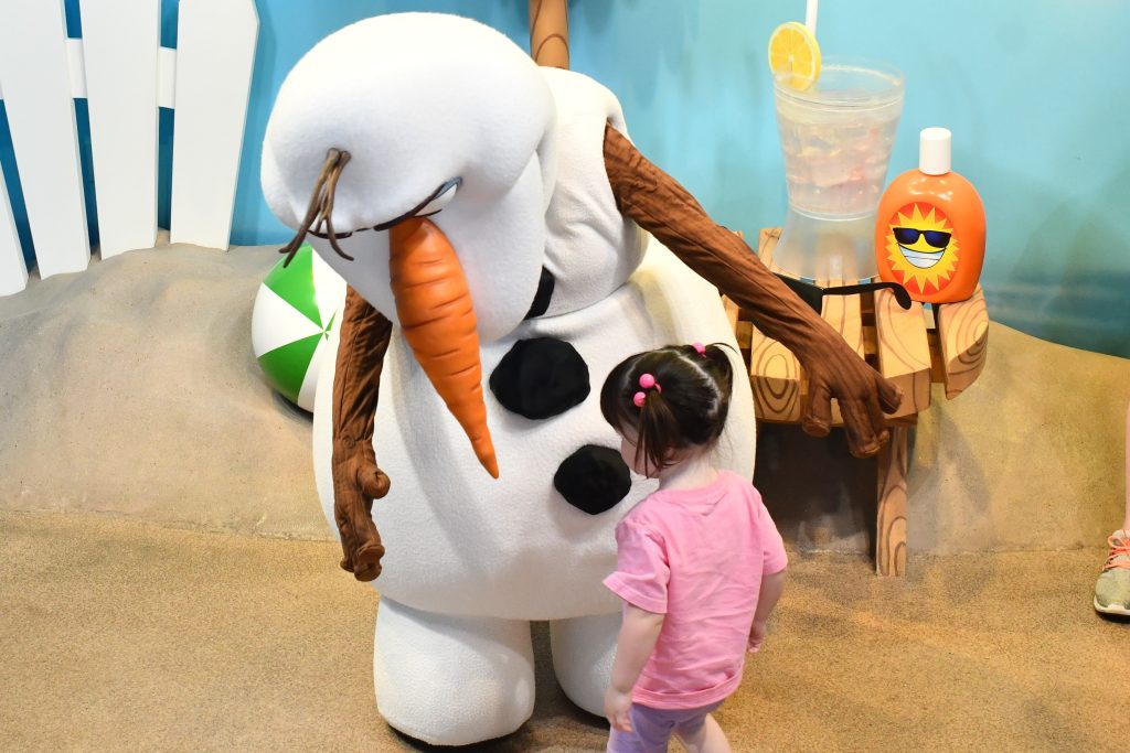 Olaf Conoce y Saluda a Disney World