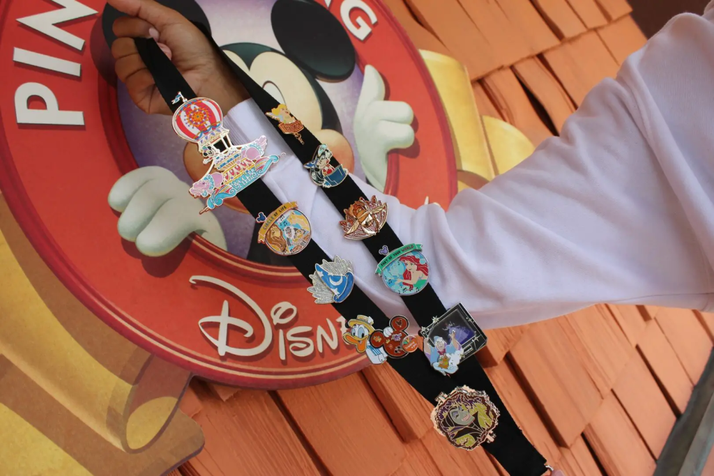 Pin Trading at Walt Disney World IS ALIVE AND WELL!