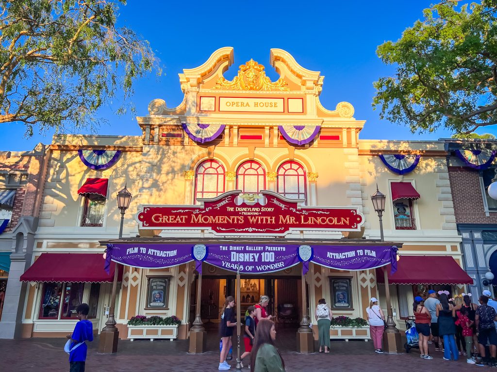 The Disneyland Story Presenting Great Moments With Mr Lincoln Overview Disneyland Attractions