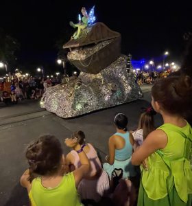 Desfile de Halloween de Campanita