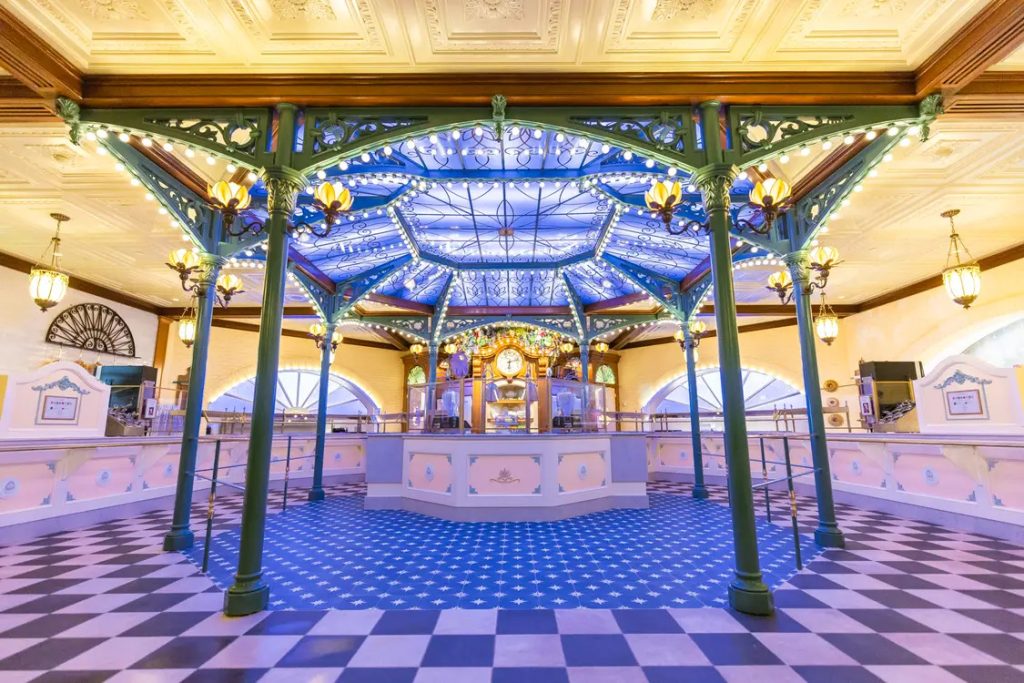 Tiana’s Palace at Disneyland Park – Interior