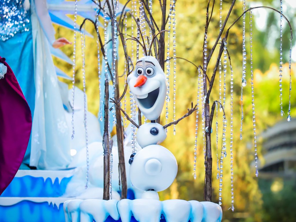 Un desfile navideño de fantasía Olaf