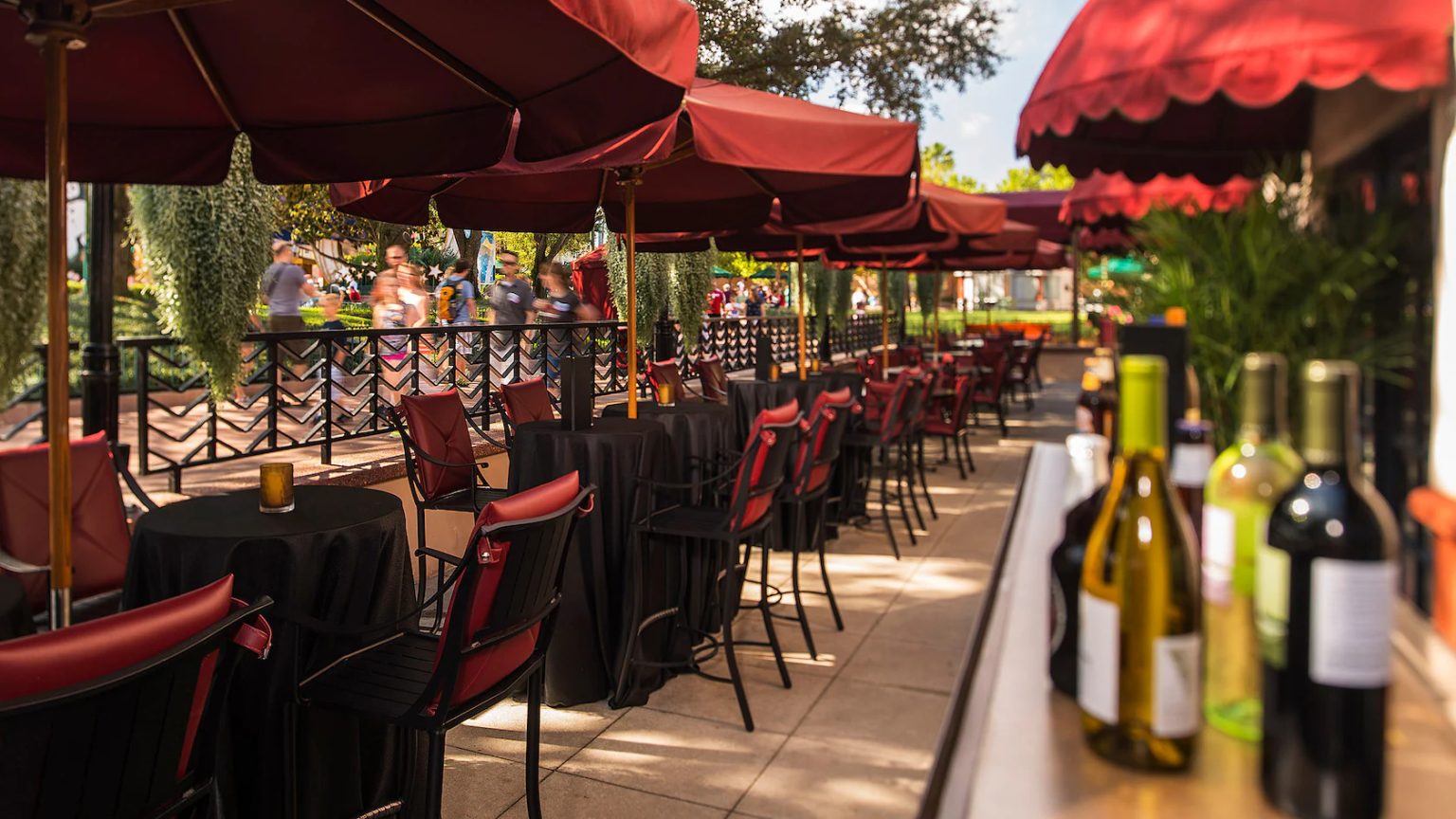 The Hollywood Brown Derby Lounge Overview 