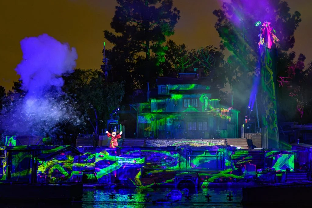 Maleficent - Fantasmic! Returning to Disneyland Resort