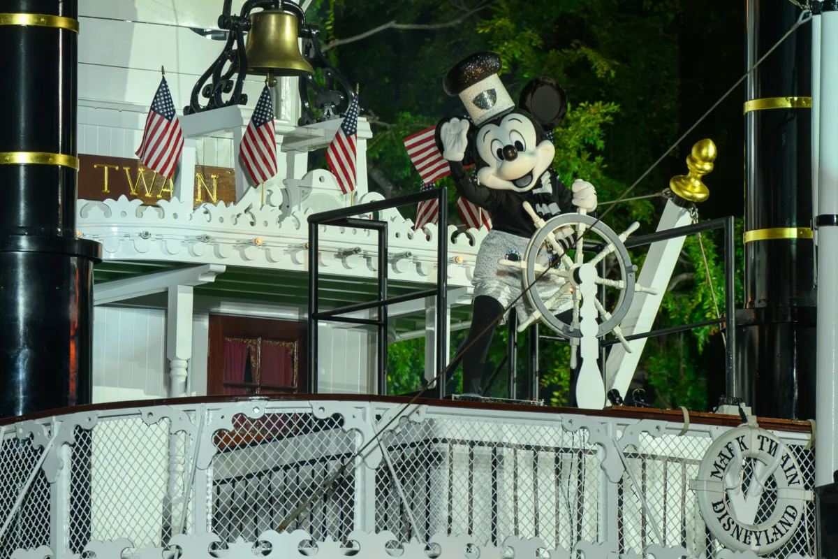 Steamboat Willy - Fantasmic! Returning to Disneyland Resort