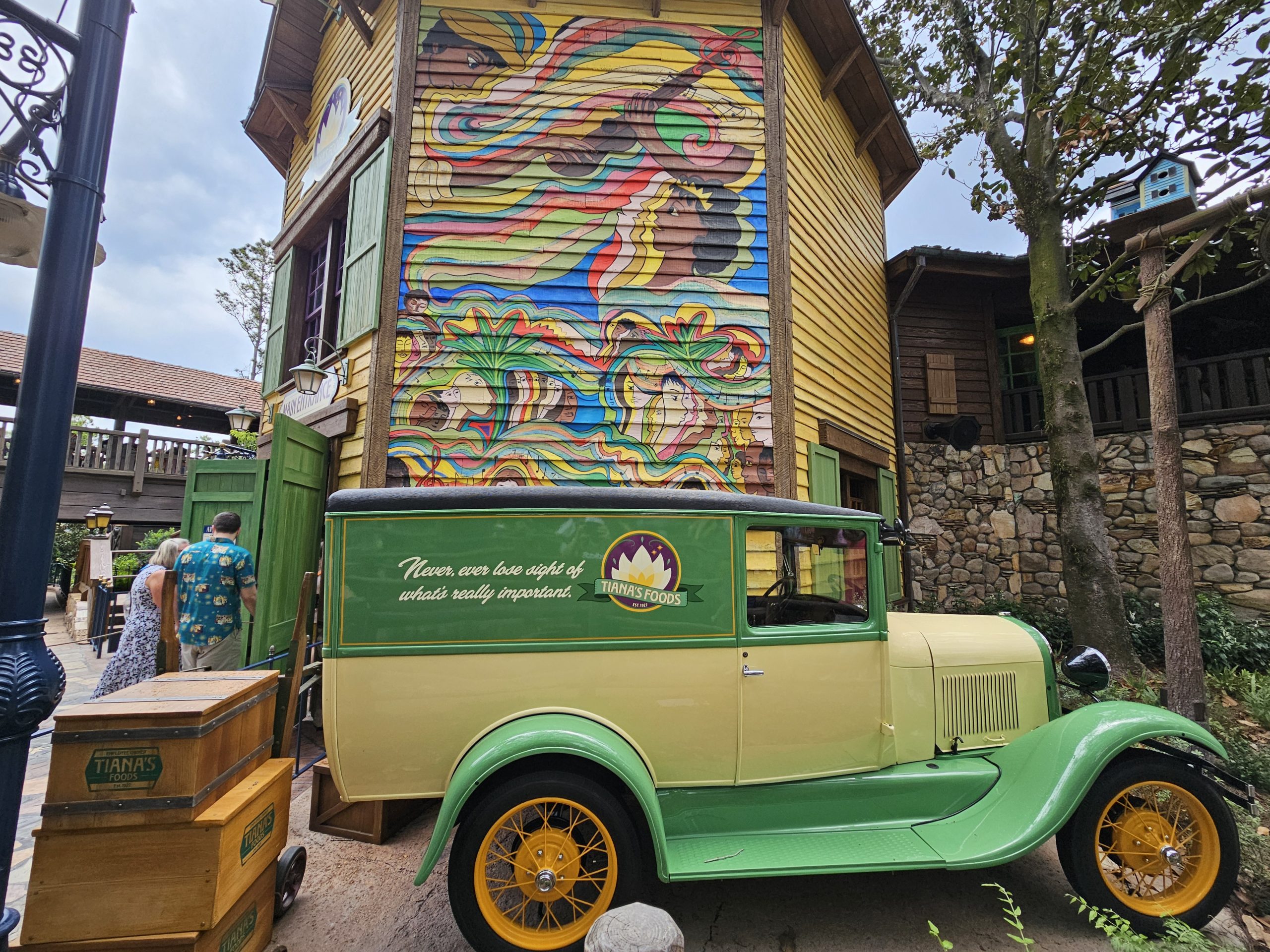 Tiana's Foods Truck - Tiana's Bayou Adventure Queue