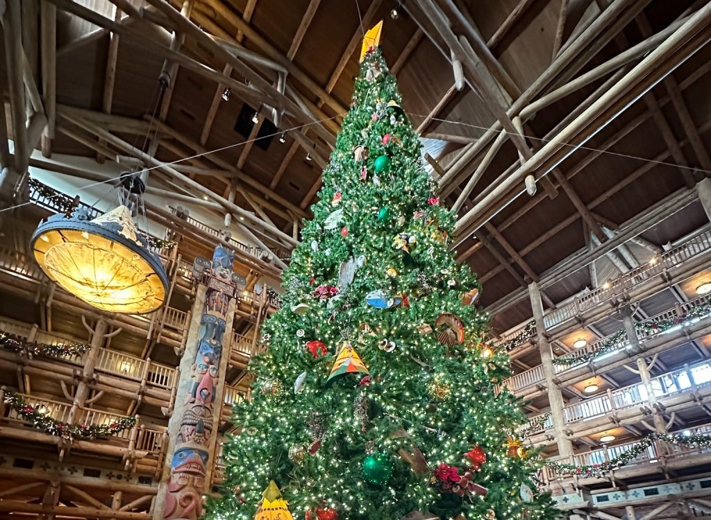 Christmas-Tree-in-lobby-of-Wilderness-Lodge