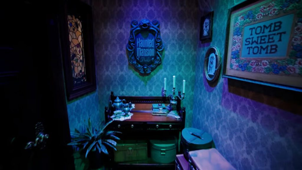 disney-treasure-haunted-mansion-parlor-1-1068x601