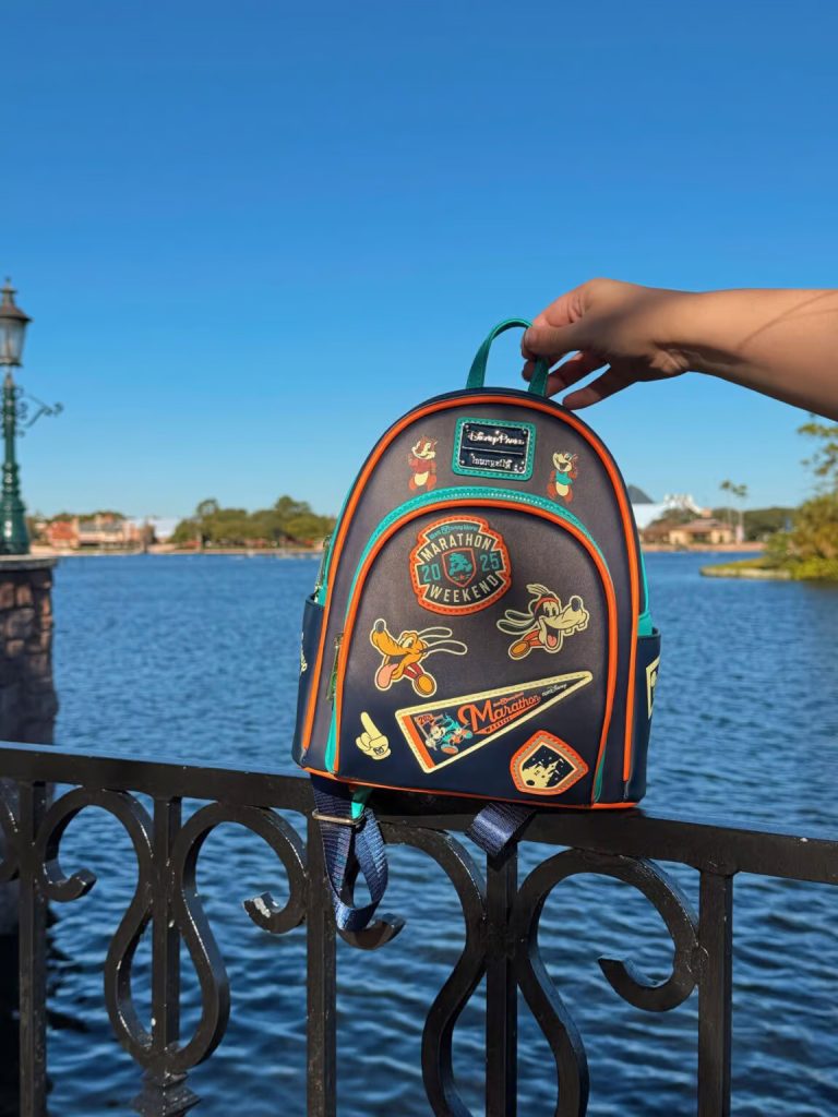 Mochila Loungefly - Mercancía Del Maratón Walt Disney World 2025