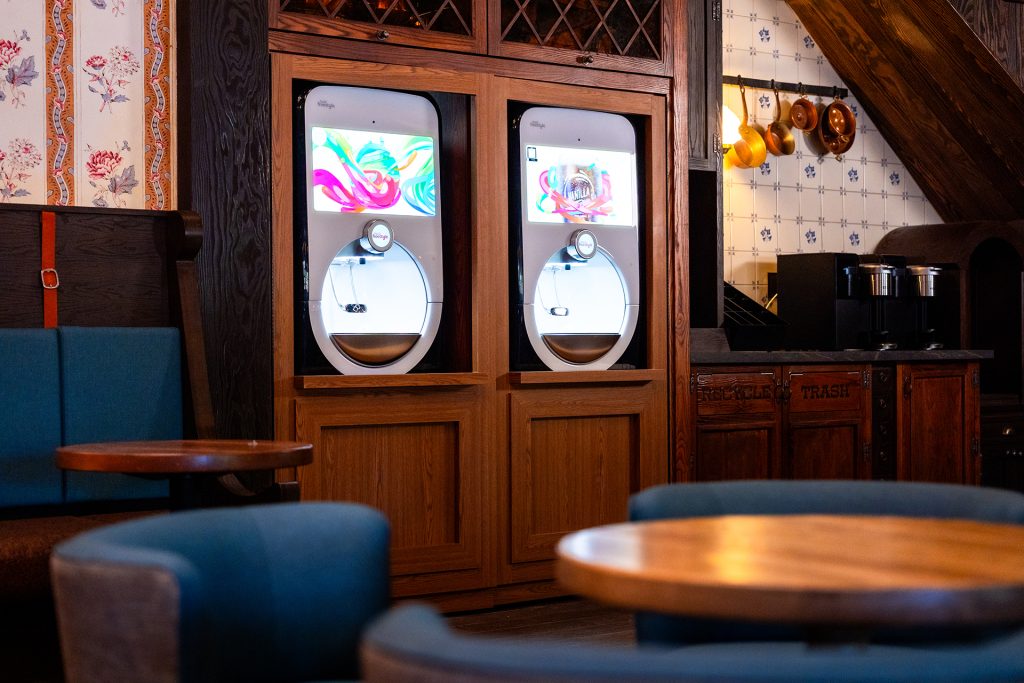 2025-wdw-mk-frontierland-dvc-lounge-mckims-mile-house