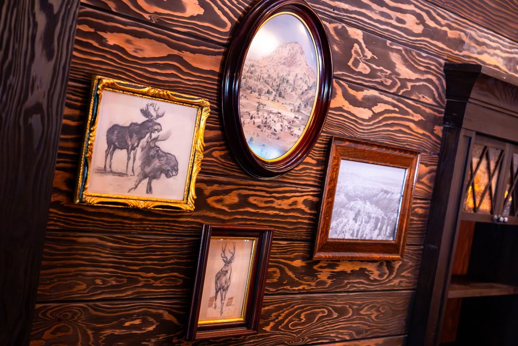 2025-wdw-mk-frontierland-dvc-lounge-mckims-mile-house-5