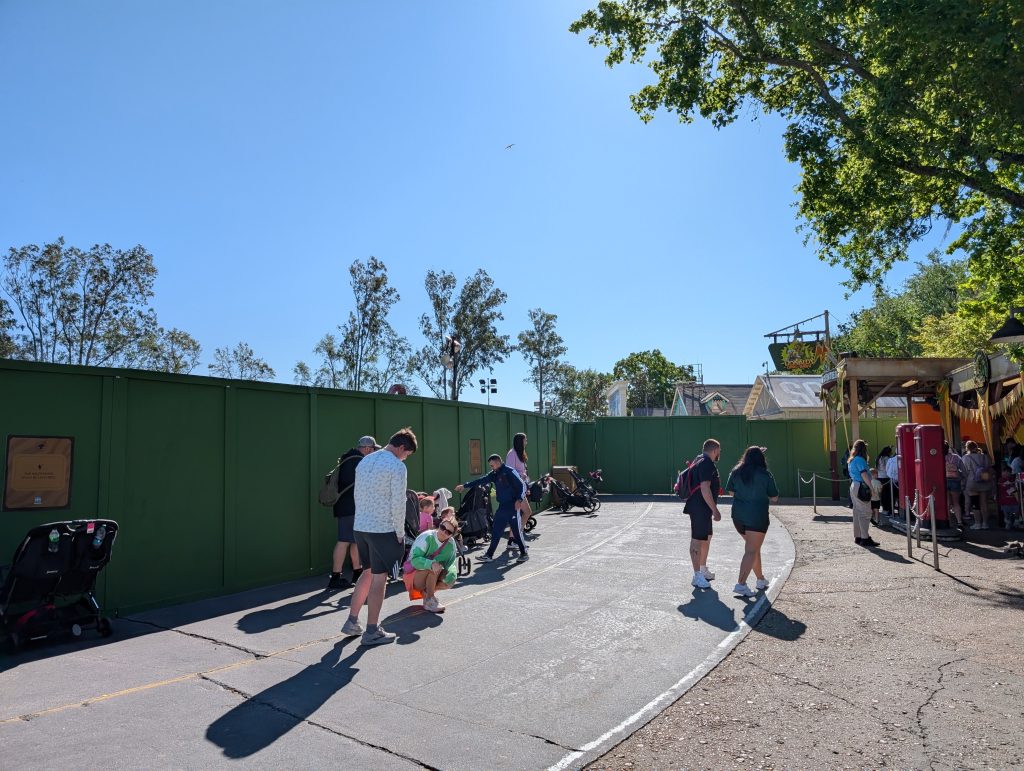 Dinoland Construction