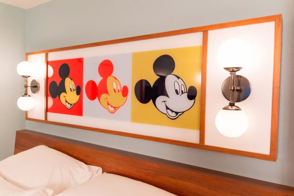 Pop-Century-Room-Mickey-Detail-2048x1365