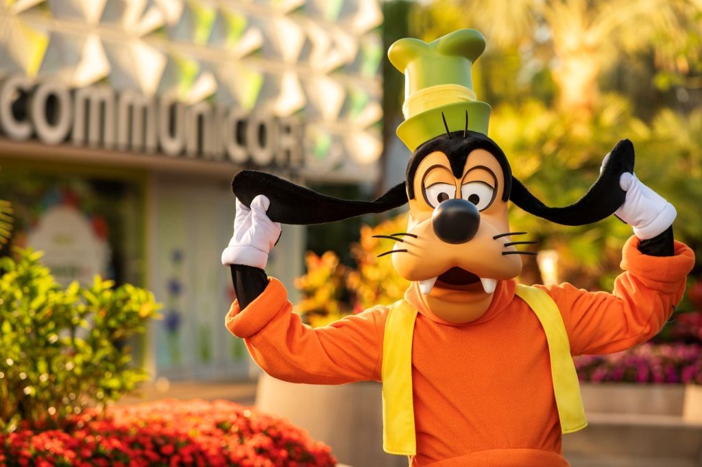 wdw-epcot-communicore-hall-goofy