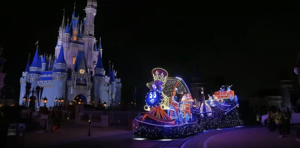 disney-starlight-finale-float-whimsy-2-2048x1013