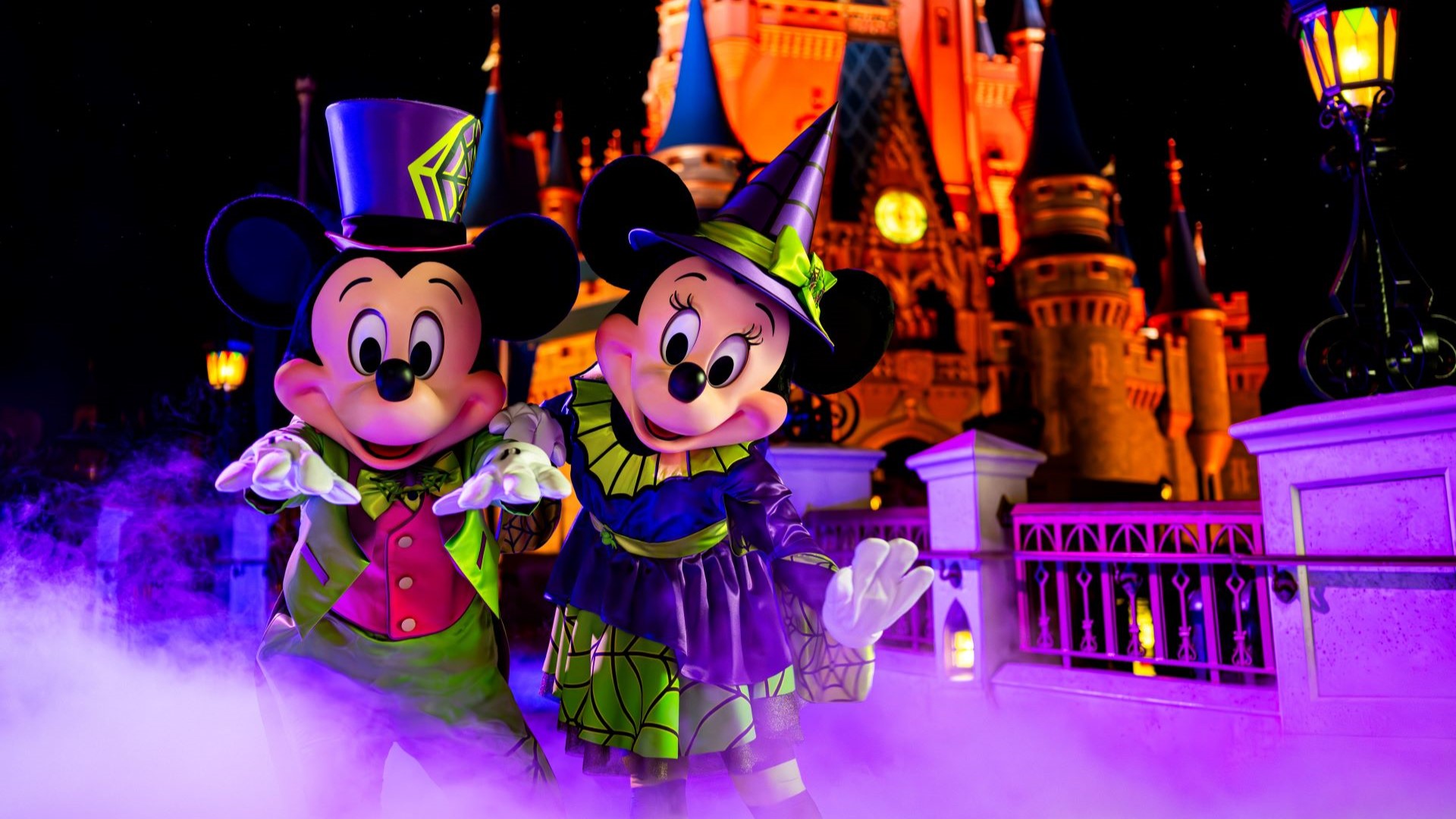 Mickey-Mouse-and-Minnie-Mouse-at-Magic-Kingdom-1-1